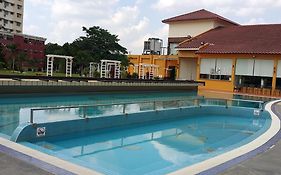 D Savoy Famosa Condo